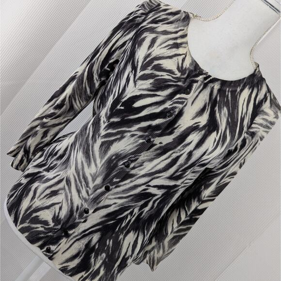 TALBOTS! LIGHTWEIGHT BLACK, WHITE ABSTRACT ZEBRA INSPIRED CARDIGAN SWEATER! SZ M - Picture 7 of 7